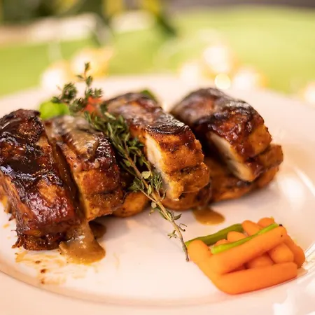 A&m With Free Parking 3*