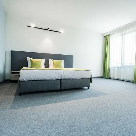 A&m With Free Parking Otel