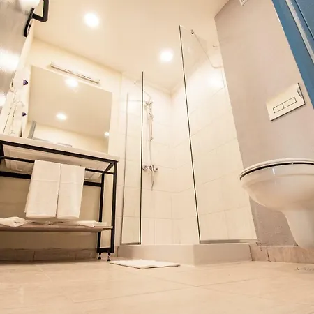 A&m With Free Parking Otel