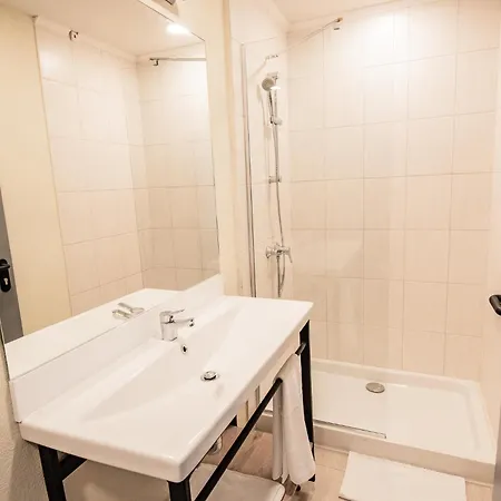 A&m With Free Parking 3*