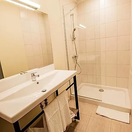 Ξενοδοχείο A&m With Free Parking 3*