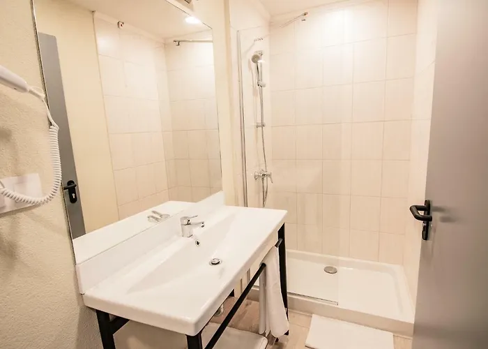 A&m With Free Parking 3*