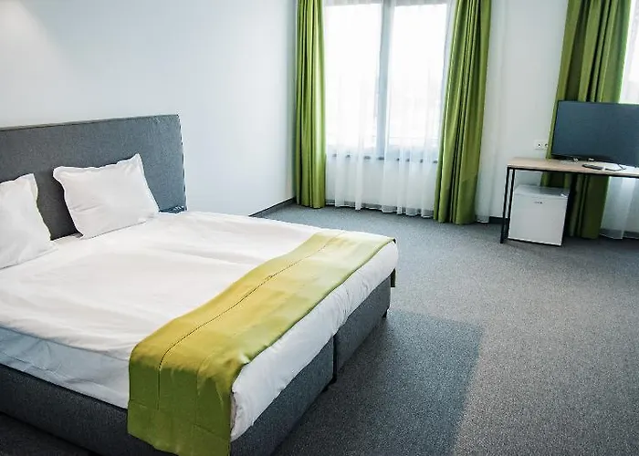 A&m With Free Parking Hotel